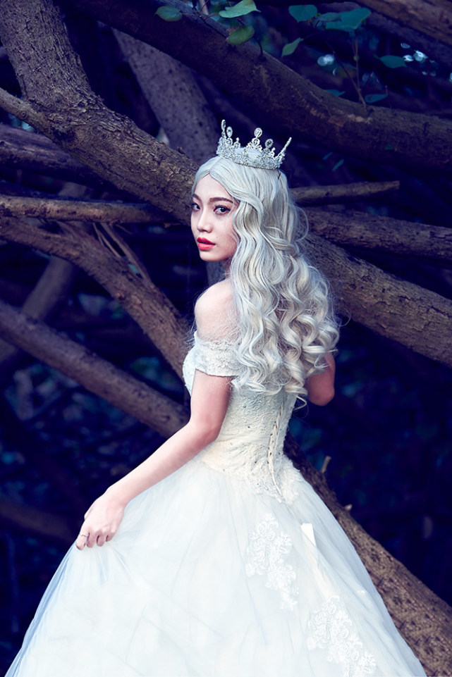 爱丽丝梦游仙境白皇后cosplay