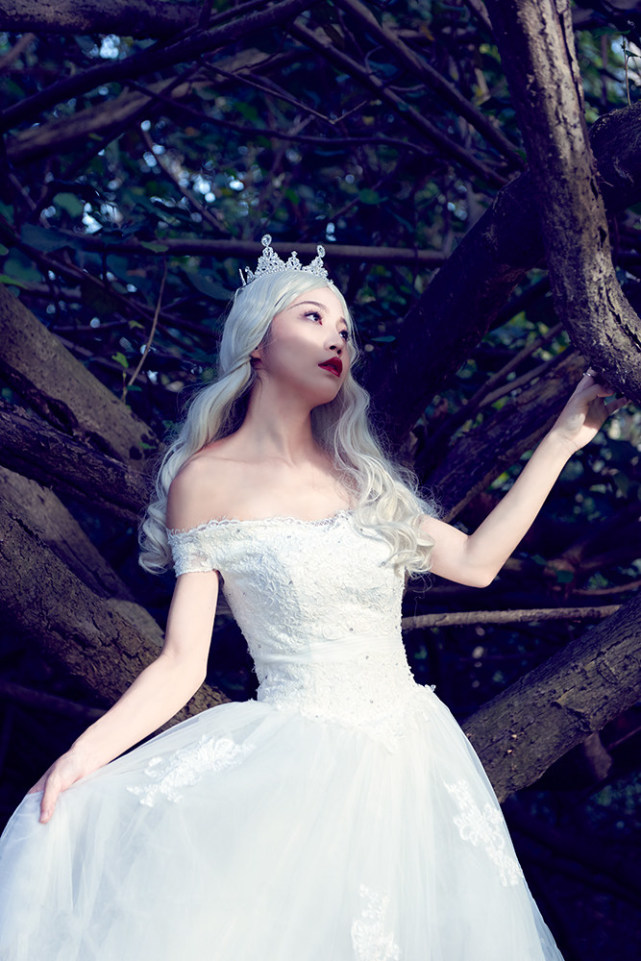 爱丽丝梦游仙境白皇后cosplay