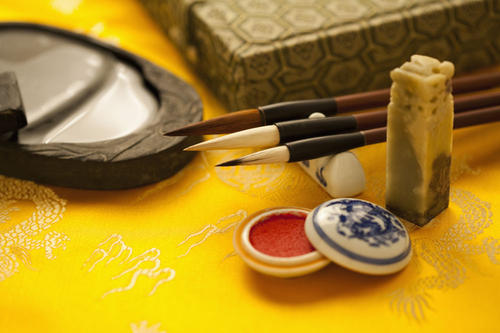 汉语|为什么现代汉语不断向错误发音妥协，比如呆板、确凿、便秘等？