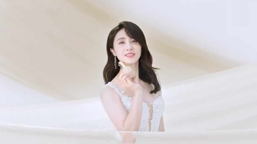 孙莉|复出了！孙莉最新广告片身材气质绝了，为黄磊生三娃后仍是少女颜