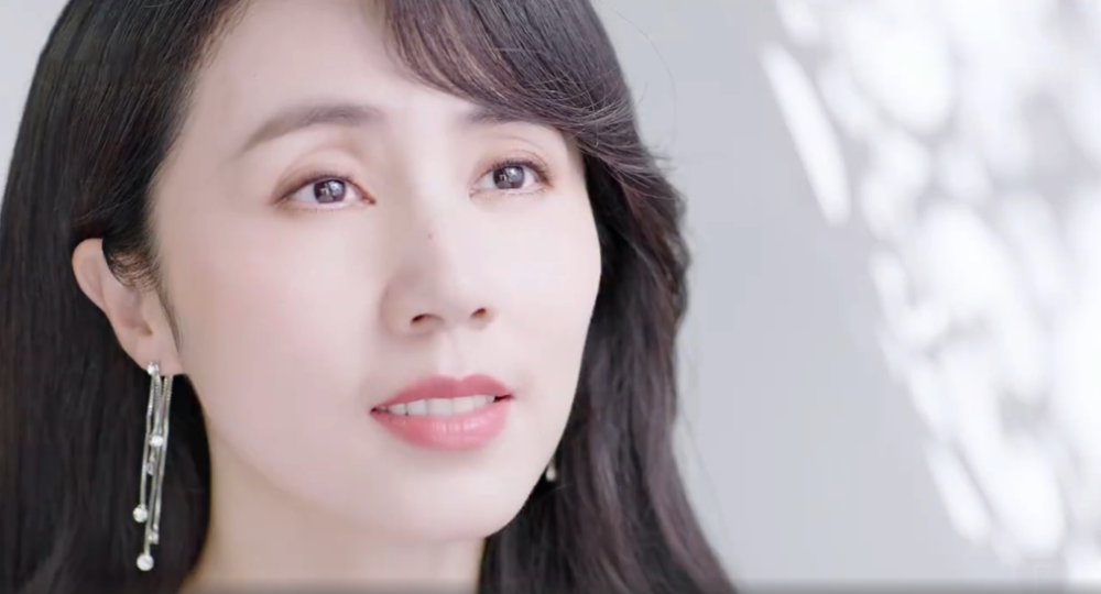 孙莉|复出了！孙莉最新广告片身材气质绝了，为黄磊生三娃后仍是少女颜