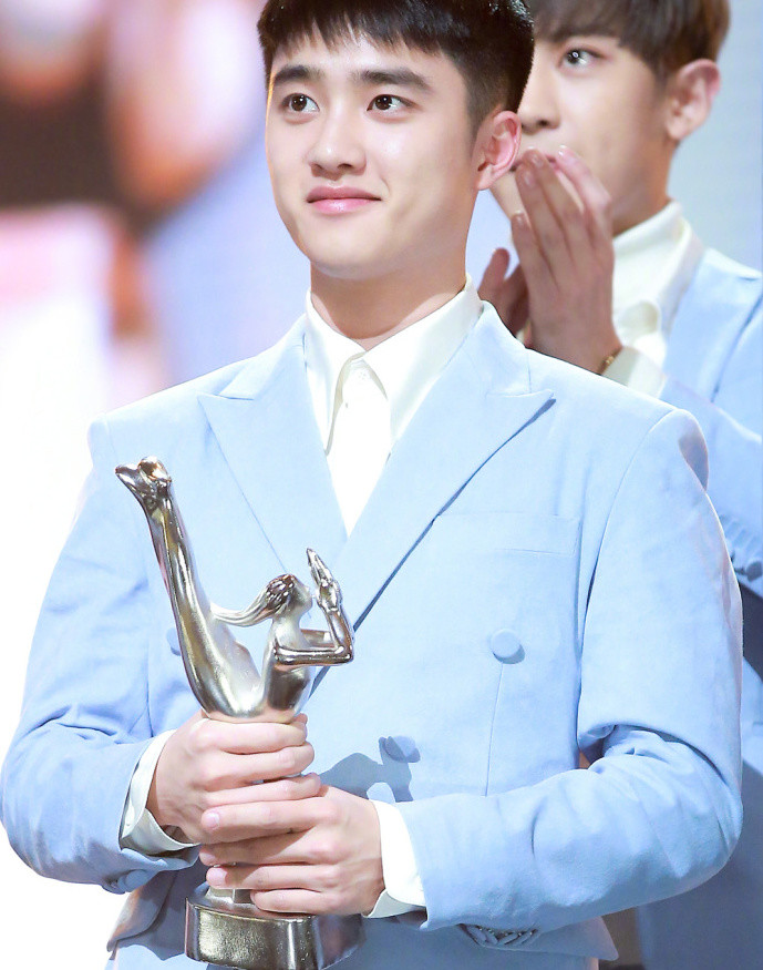 耿直男exo都暻秀搞笑事件被人夸纯洁时他直言都是成年人