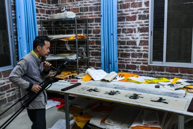 桂林这个残疾贫困户如今日入过千!|吴长兴|书法|书法作品