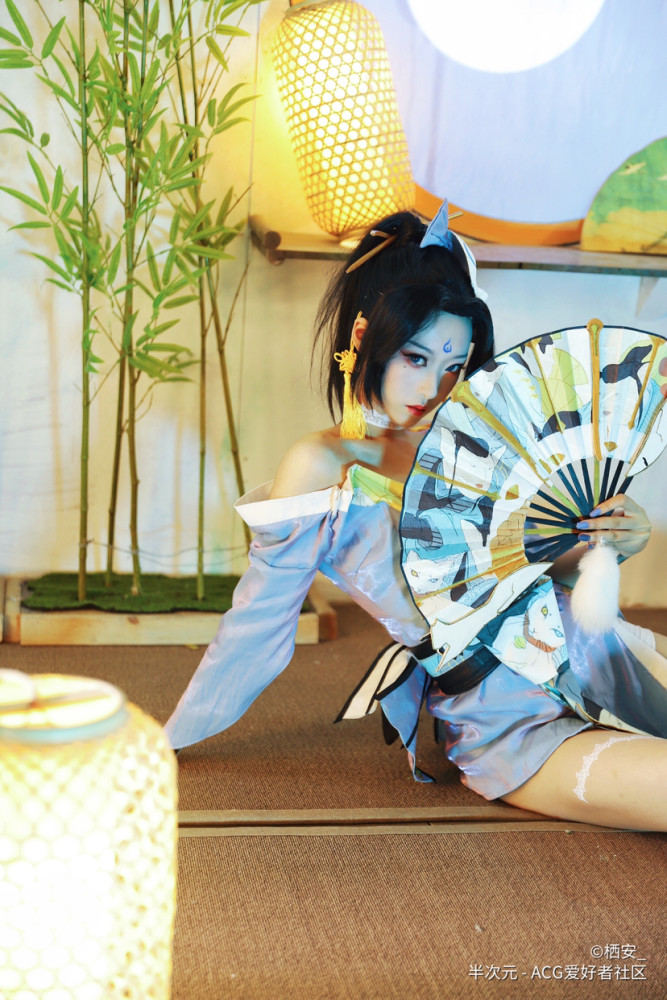 王者荣耀不知火舞cos:小姐姐慵懒的姿态让人喜爱