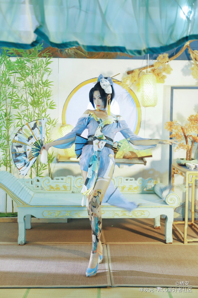 王者荣耀不知火舞cos小姐姐慵懒的姿态让人喜爱