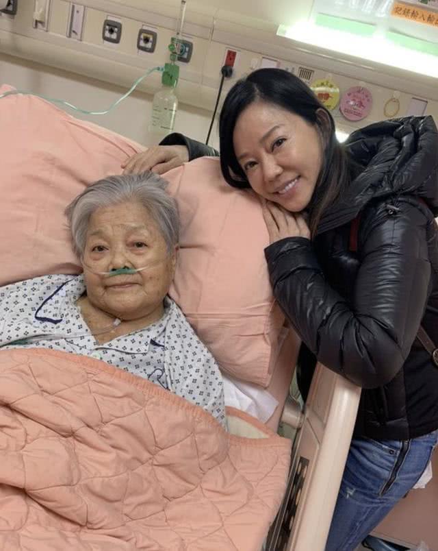 狄莺|狄莺崩溃哭喊不想活了！弟弟接连去世儿子陷官司，如今母亲也病逝