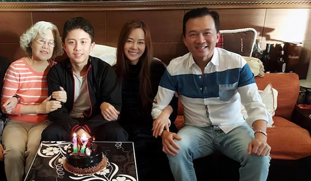 狄莺|狄莺崩溃哭喊不想活了！弟弟接连去世儿子陷官司，如今母亲也病逝