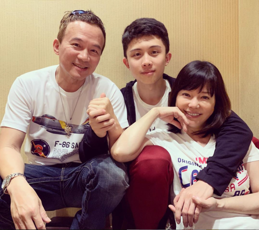 狄莺|狄莺崩溃哭喊不想活了！弟弟接连去世儿子陷官司，如今母亲也病逝