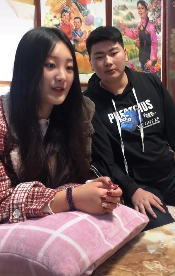 朱之文|大衣哥儿子被助理怂恿搂媳妇，直播高调秀恩爱，后困到捂脸要停播！