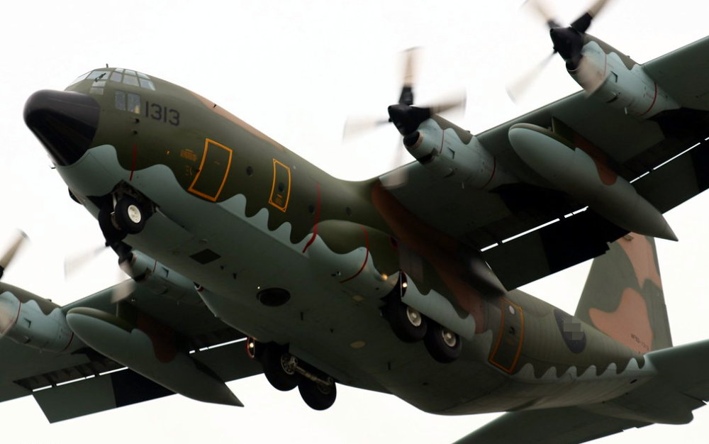 台媒称台军c130飞往东沙岛当天大陆预警机电子战机飞出特别航迹逼近东