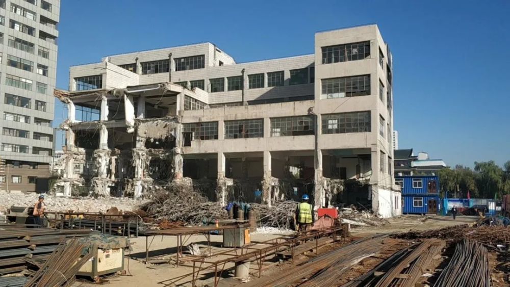 原瓦房店中心菜市场拆除!该地块将变成绿地