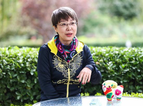 她是和米卢"零距离"的女记者,曾遭金志扬怒骂,丈夫同她离婚