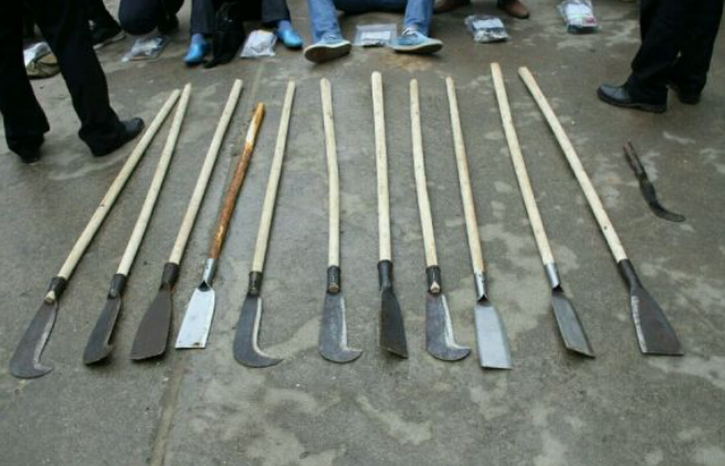 朴刀|朴刀讲究劈砍，为何梁山好汉热衷搠刺？水浒：我们用的朴刀不同！