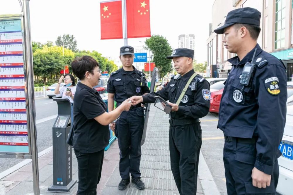 56岁民警曾仁:忠诚一生不服老,勤务一线勇担当!