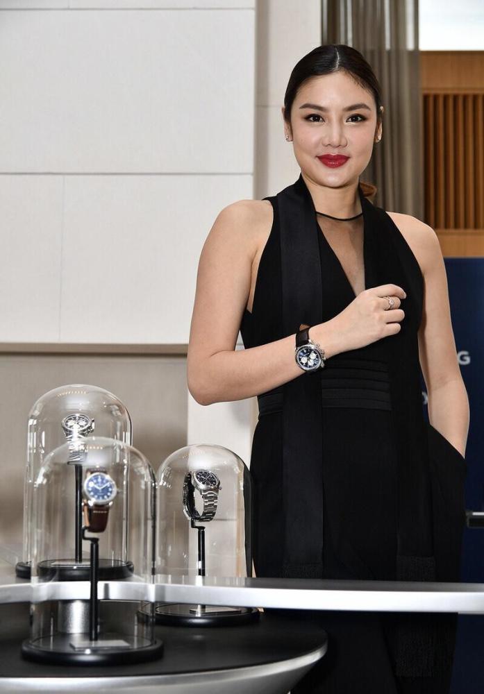 乐基儿与其他超模不一样富态身材穿无袖连体裤另有一番高级感