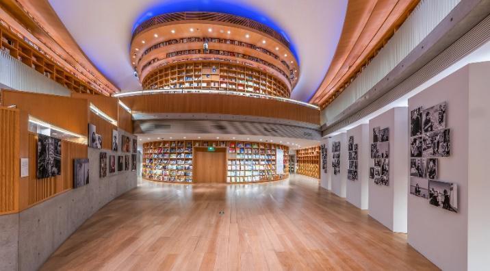 翟永明|书与艺术贯通的这方独特场域里，翟永明文学艺术人生的“时间剧场”启幕