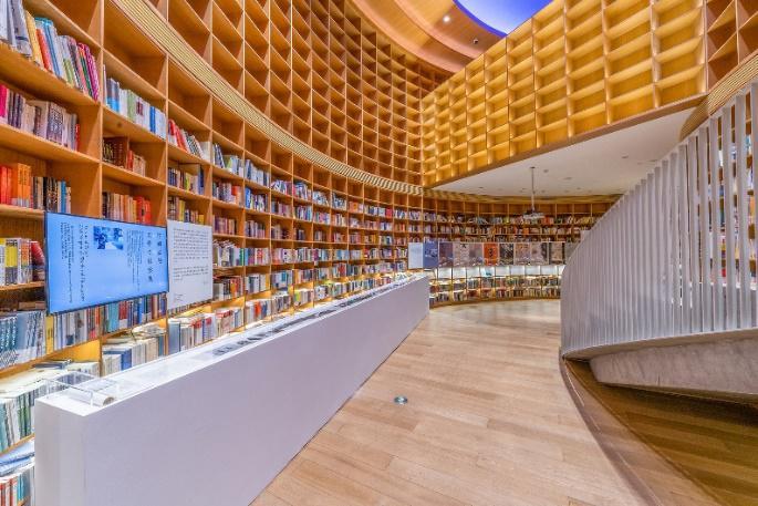 翟永明|书与艺术贯通的这方独特场域里，翟永明文学艺术人生的“时间剧场”启幕