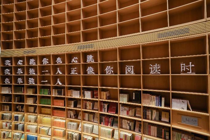 翟永明|书与艺术贯通的这方独特场域里，翟永明文学艺术人生的“时间剧场”启幕