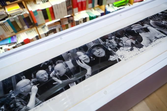 翟永明|书与艺术贯通的这方独特场域里，翟永明文学艺术人生的“时间剧场”启幕