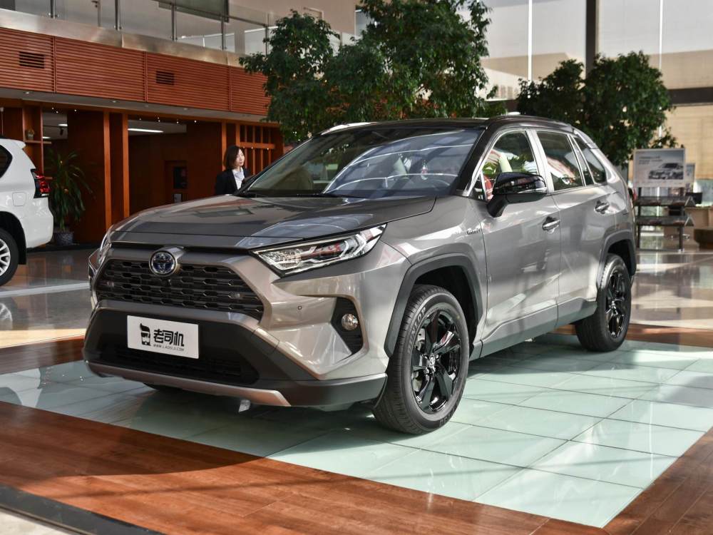 丰田荣放全新高颜值suv舒适如回家油耗是亮点