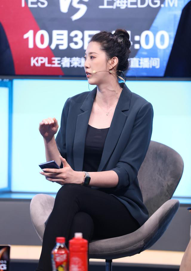 身高1米93的薛明起初效力于北京女排,2005年进入国家队,打法风格以