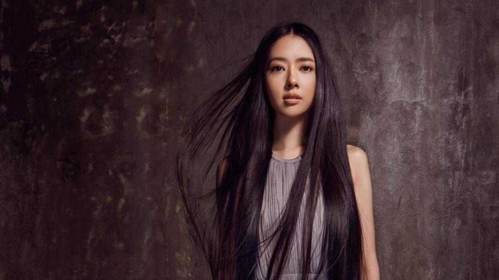 杨幂|杨幂现身活动引热议，造型美到不真实，生图相当能打