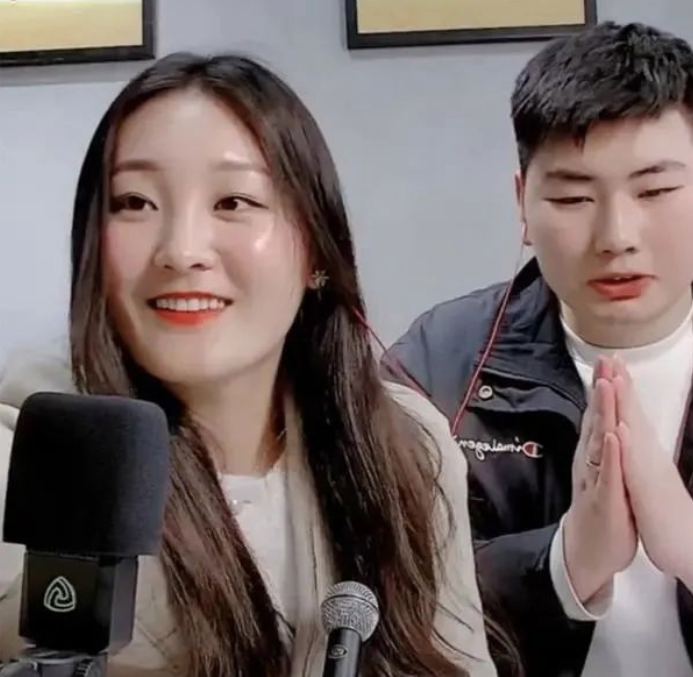 陈亚男|大衣哥儿媳陈亚男，15天涨粉240万，转型当网红的路走对了吗？