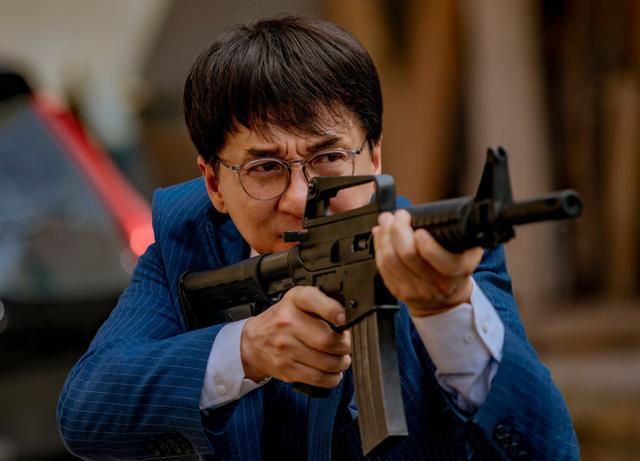 急先锋|《急先锋》国内遇冷国外吃香，成龙被赞爱国有远见，专赚外国人钱