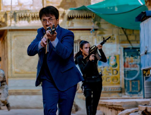 急先锋|《急先锋》国内遇冷国外吃香，成龙被赞爱国有远见，专赚外国人钱