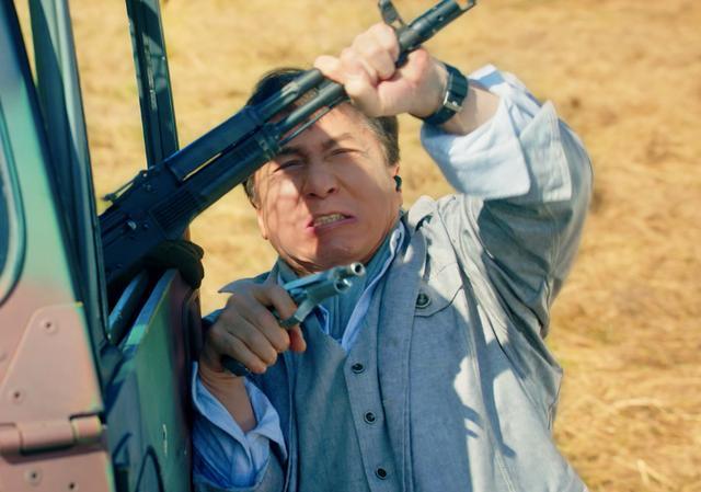 急先锋|《急先锋》国内遇冷国外吃香，成龙被赞爱国有远见，专赚外国人钱