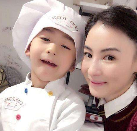 张柏芝|张柏芝被曝结婚，结婚照被晒出，三胎儿子爸爸疑曝光