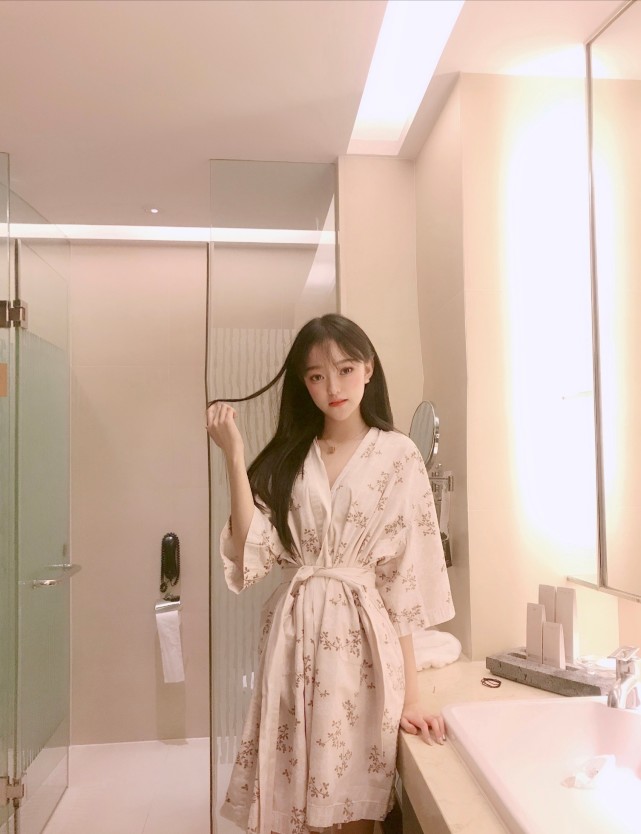 陈意礼p图太夸张,腿长1米2,脚直接变42码