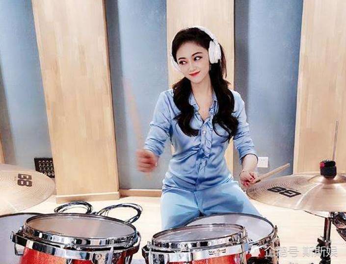 王小玮|玖月奇迹王小玮事业开挂，荣获电子键盘学会会长，这才是独自美丽