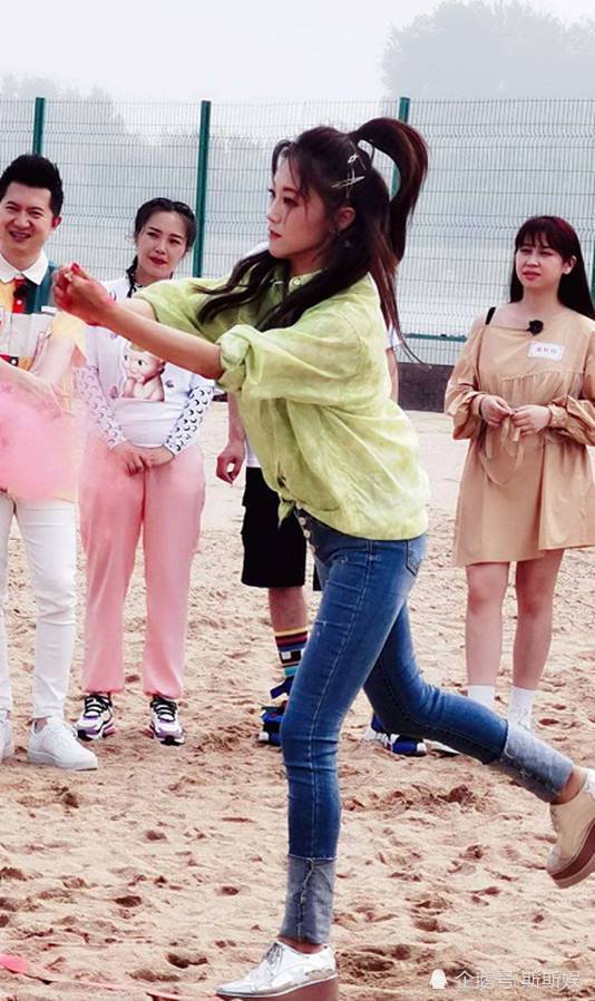 王小玮|玖月奇迹王小玮事业开挂，荣获电子键盘学会会长，这才是独自美丽