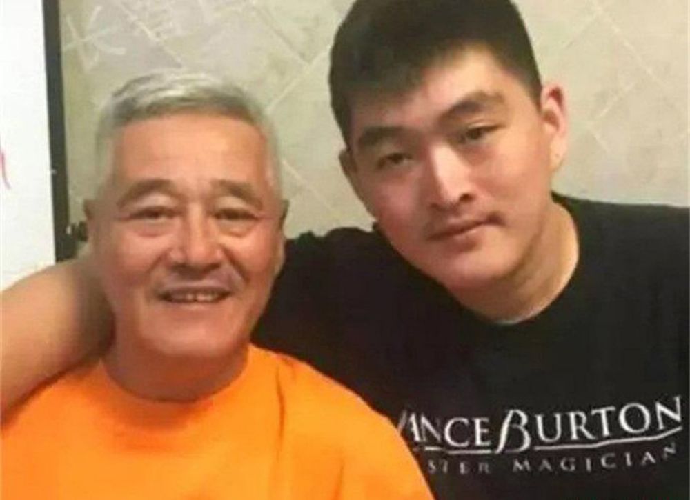 赵本山|赵本山儿子撞脸大衣哥儿子，如今一个是新晋网红，一个已是大老板