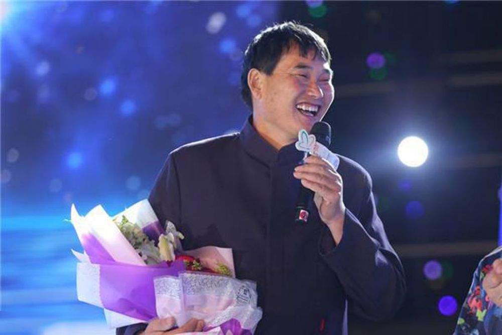 赵本山|赵本山儿子撞脸大衣哥儿子，如今一个是新晋网红，一个已是大老板