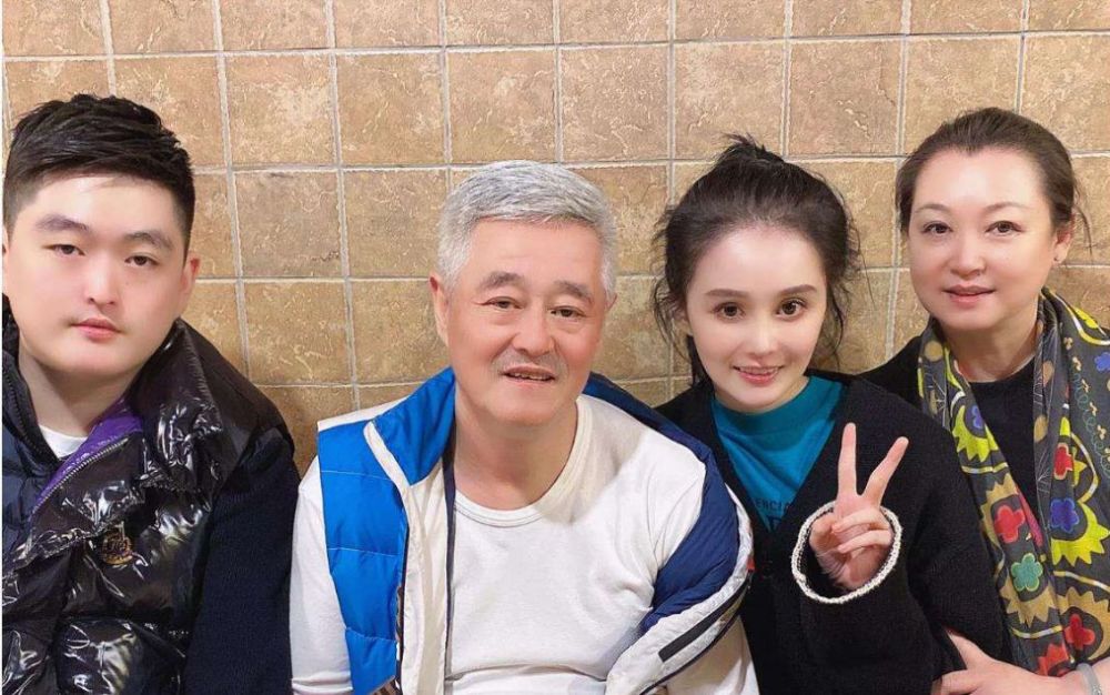 赵本山|赵本山儿子撞脸大衣哥儿子，如今一个是新晋网红，一个已是大老板