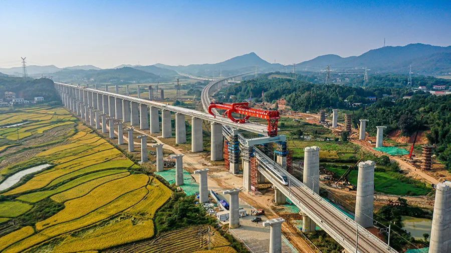 新突破!常益长铁路飞跨乌山联络线,通车更进一步