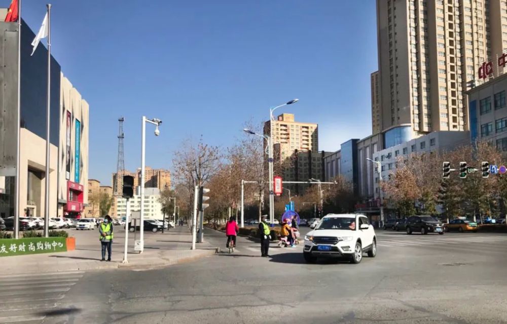 博乐市一盔一带整治见成效