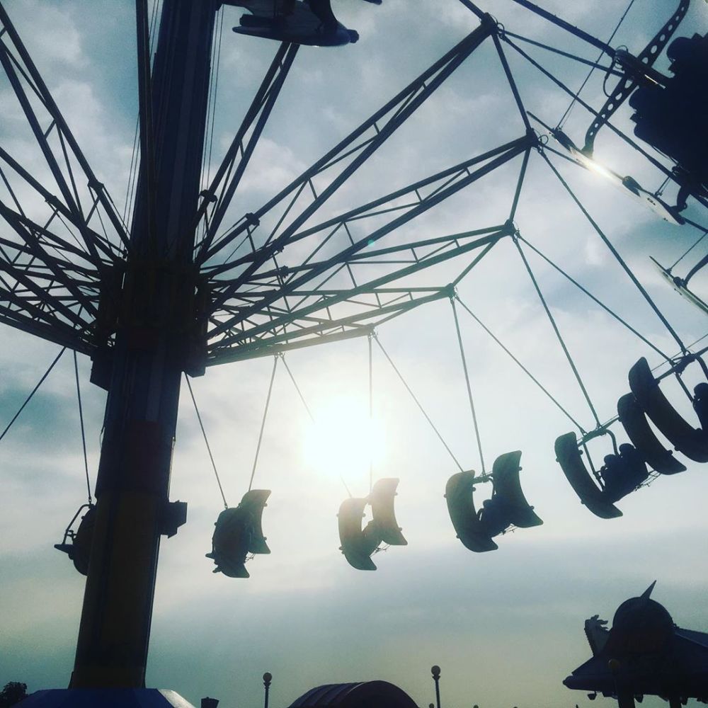 郭羡妮|46岁冻龄港姐郭羡妮带女儿畅游乐园 珍惜与女儿相处的时光