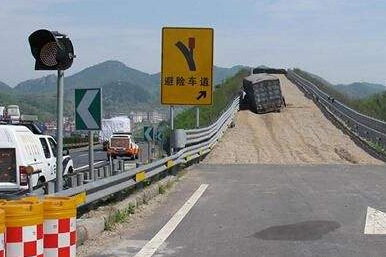 刹车失灵|你可能不知道还有避险车道