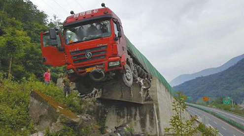 刹车失灵|你可能不知道还有避险车道