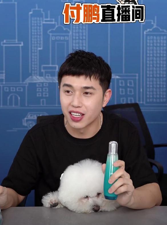 李佳琦|小助理正式开播带货！回应离开李佳琦原因，曾因恶评看过心理医生