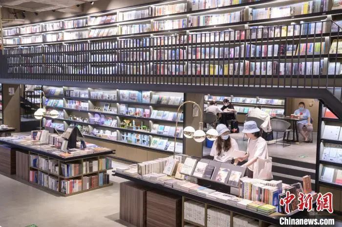 书店|图书市场逐渐回暖，“报复性”逛书店来了吗？
