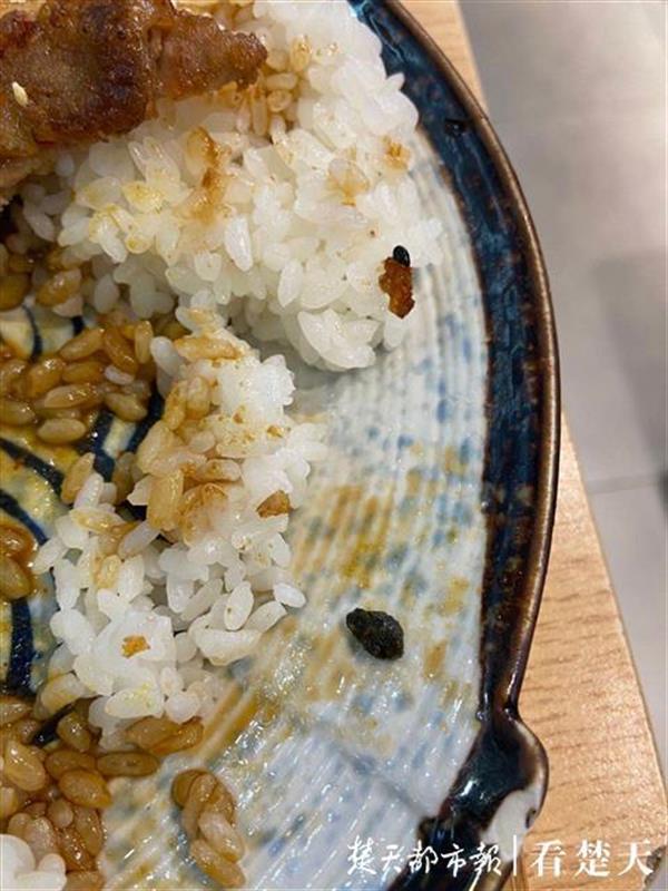 女子在武汉一餐厅吃出疑似老鼠屎店方称难以确认