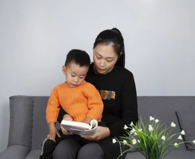 何静,森林消防局昆明航空救援支队副支队长刘洪的妻子.