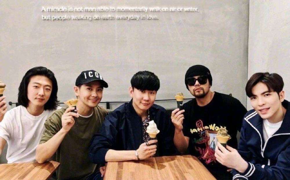 昆凌|不带昆凌玩？林志颖陶喆王力宏妻子晒闺蜜团合照，周杰伦旧爱在列