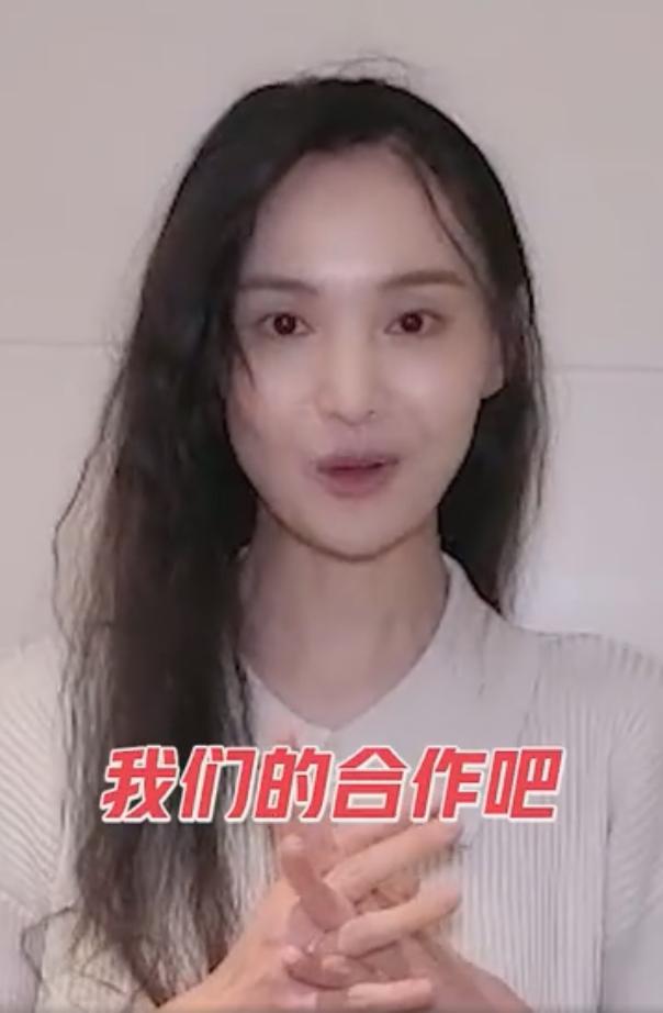 郑爽金晨隔空拼素颜一发量告急一个痘痘明显