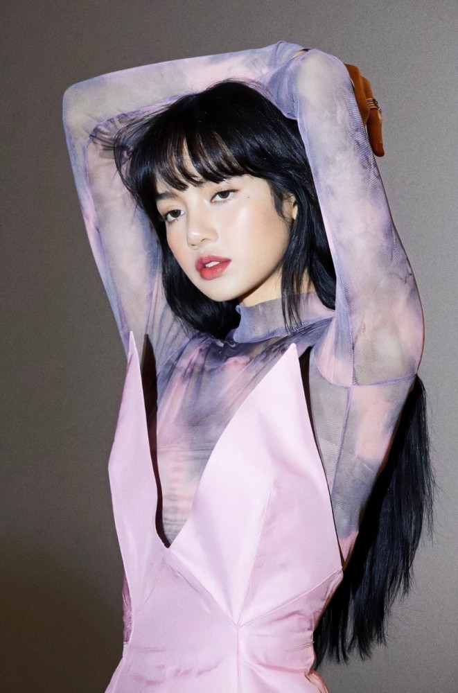 人间芭比!lisa长发绝美组图,既能性感也能可爱_腾讯新闻