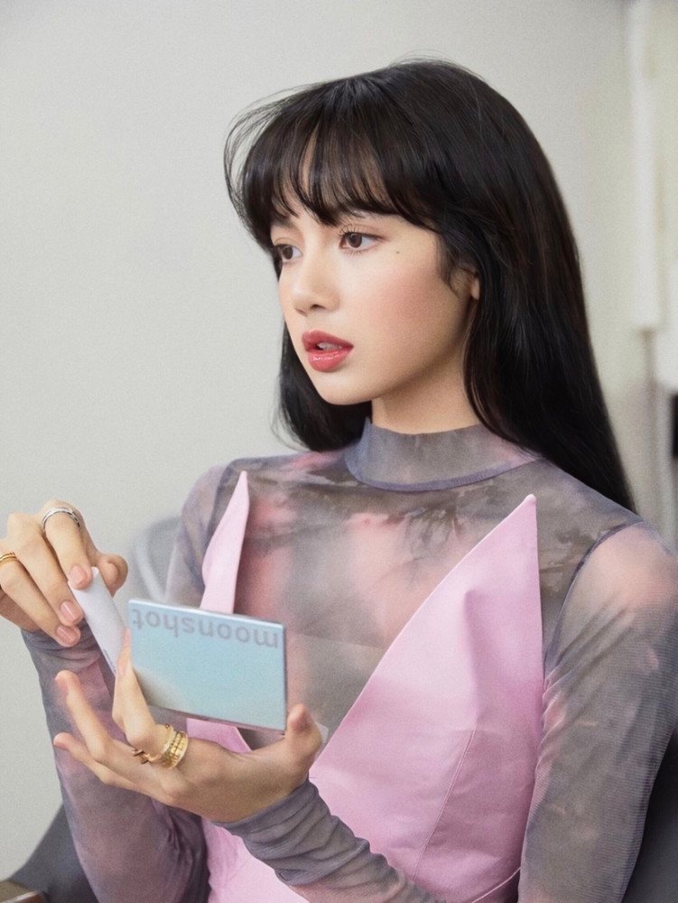 人间芭比!lisa长发绝美组图,既能性感也能可爱_腾讯新闻